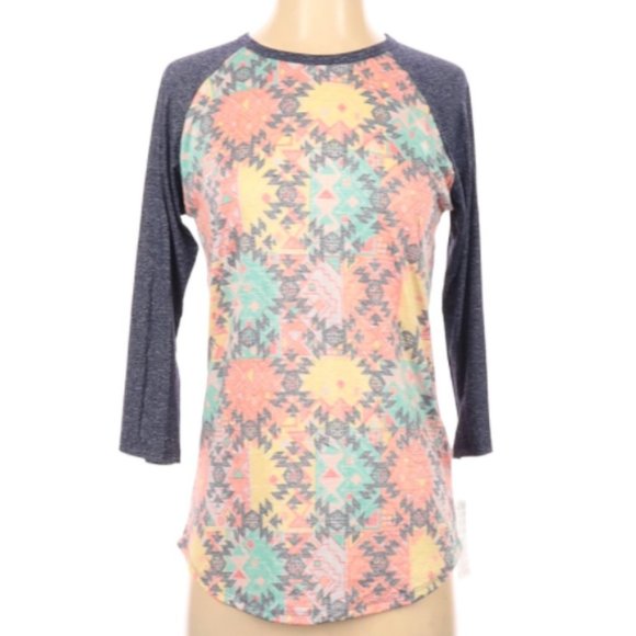 🔥 Lularoe Randy Raglan Tee Shirt Multi Geo Print - Picture 2 of 7